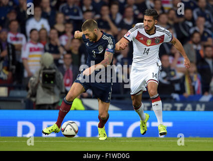 Glasgow, Großbritannien. 07. Sep, 2015. Deutschlands Emre Can (R) und Schottlands Charlie Mulgrew in Aktion während der UEFA EURO 2016 Gruppe D Qualifikation match zwischen Schottland und Deutschland am Stadion Hampden Park in Glasgow, Großbritannien, 7. September 2015. Foto: Federico Gambarini/Dpa/Alamy Live News Stockfoto