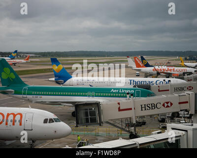 Flugzeug Gatwick Flughafen North Terminal, London, England. Stockfoto