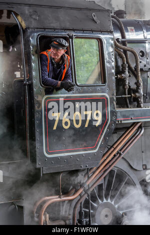 Dampf-Lok und Lokführer an Pickering-Station auf der North Yorkshire Moors Railway, September 2015 Stockfoto