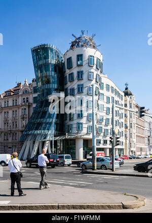 Das Tanzende Haus, entworfen von Frank Gehry, Prag, Tschechische Republik. Stockfoto
