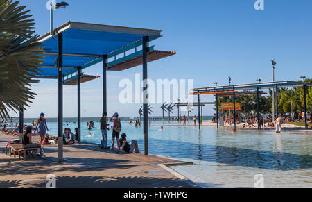 Australien, Queensland, Cairns, künstlichen Badelagune im Esplanade Stockfoto