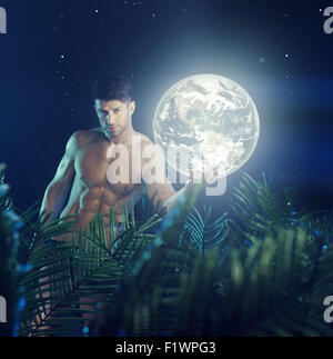 Muskulöser Mann hält die Erde Stockfoto