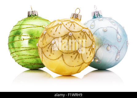 Weihnachtskugeln auf dem weißen Hintergrund isoliert. Stockfoto