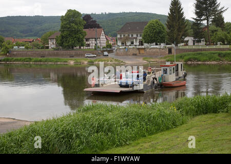 Cable Car ferry über Weser Fluss Reinhardshagen in der Nähe von Hann Munden Deutschland Stockfoto