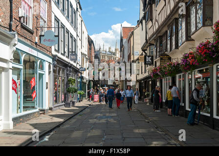 Stonegate, einer Straße in der Stadt von York, Yorkshire, England, UK Stockfoto