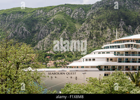 Seabourne Quest angedockt in Kotor Stockfoto