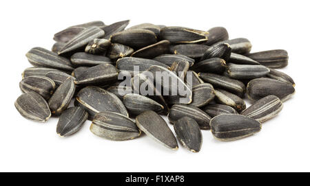 Sonnenblumenkerne auf dem weißen Hintergrund isoliert. Stockfoto