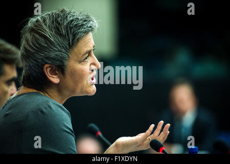 Straßburg, Bxl, Frankreich. 8. Sep, 2015. Margrethe Vestager, EU-Kommissar für Wettbewerb gibt der Presse Plenumsdiskussionen auf General Electric Fall am Hauptsitz der Europäischen Parlaments in Straßburg auf 08.09.2015 Credit: Wiktor Dabkowski/ZUMA Draht/Alamy Live News Stockfoto