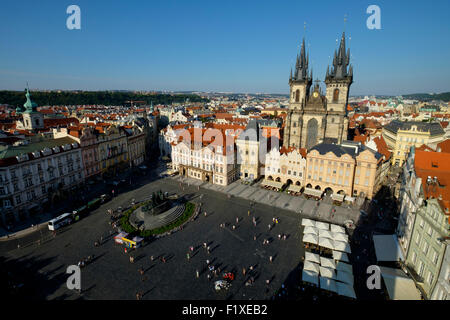 Luftaufnahme des Altstädter Ring und die Kirche der Gottesmutter vor Tyn, Prag, Tschechische Republik, Europa Stockfoto