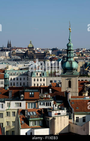 Kirchtürme und Dächer von Prag Skyline in Prag, Tschechische Republik, Europa Stockfoto