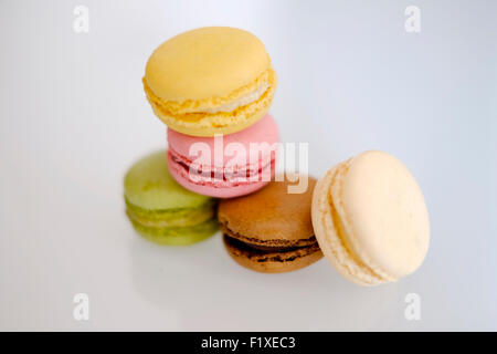 Haufen von bunten Macarons Stockfoto