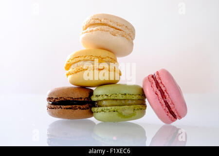 Haufen von bunten Macarons Stockfoto