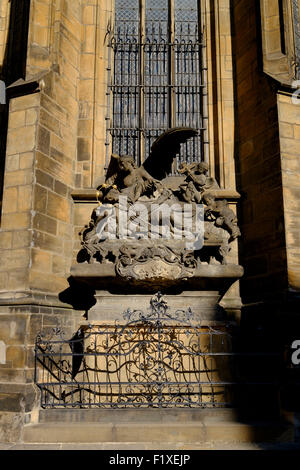 Statue von zwei Engeln in der St. Vitus Kathedrale in Prag, Tschechische Republik, Europa Stockfoto