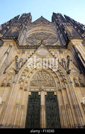 St. Vitus Cathedral Fassade in Prag, Tschechische Republik, Europa Stockfoto