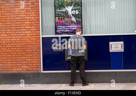 Wimbledon London, UK. 8. September 2015. Tausende von Natwest Bank Kunden bundesweit Bargeld an Geldautomaten abheben oder Zahlungen per Karte aufgrund einer IT technische Panne Kredit leisten konnten: Amer Ghazzal/Alamy Live-Nachrichten Stockfoto