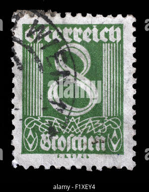 Briefmarke gedruckt in Österreich zeigt Bild der Zahl 8, ca. 1925. Stockfoto