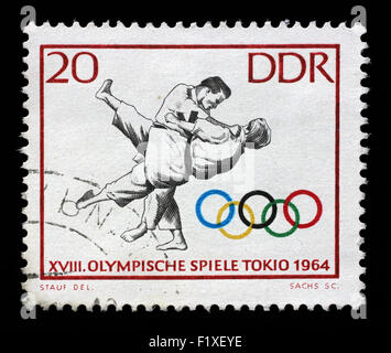 Gedruckt in DDR Stempel zeigt Judo, 18. Olympiade Tokio 64, ca. 1964 Stockfoto