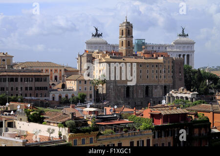 Stadtansicht aus dem Palatin, im Hintergrund das Denkmal für Victor Emmanuel II und der Campidoglio (Capitol), Rom Stockfoto