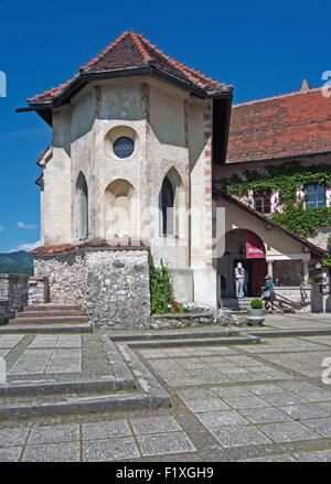 Bled Castle Yard Gebäude Hofmuseum, Gorenjska, Julischen Alpen, Slowenien, Europa, Stockfoto