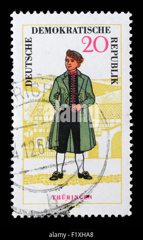 Briefmarke gedruckt in Ostdeutschland zeigt regionale Kostüm von Thüringen. Ost-Deutschland, ca. 1966 Stockfoto