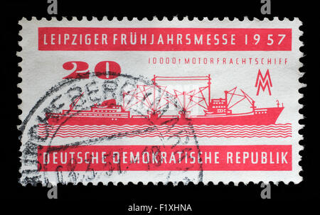 Gedruckt in DDR Stempel zeigt Crushing und Förderanlage, Magdeburg, Leipziger Messe, ca. 1957 Stockfoto