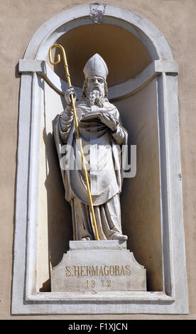 Heiligen Hermagoras an der Fassade der Kathedrale St. Nikolaus in Ljubljana, Slowenien Stockfoto