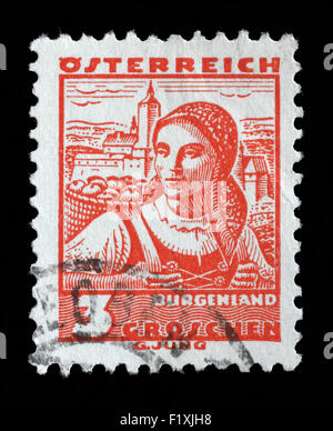 Gedruckt in Österreich Briefmarke zeigt eine Frau in der österreichischen nationalen Kleid mit der Aufschrift "Burgenland", ca. 1934 Stockfoto