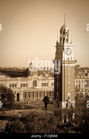 Erhöhte Ansicht der Torre Monumental Plaza Libertador General San Martin, Retiro, Buenos Aires, Argentinien Stockfoto