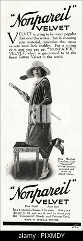 1920er Jahre Werbung. Anzeige datiert 1923 Werbung unerreichten Samttuch. Stockfoto
