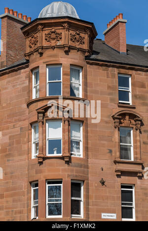 Detail eines roten Sandsteinzinses auf dem Saltmarket in der Merchant City Glasgow, Schottland, UK Stockfoto