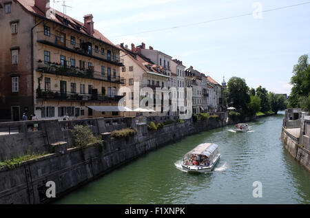 Stadtzentrum, Blick auf den Fluss. Ljubljana ist das Wirtschafts- und Kulturzentrum des Landes, Ljubljana, Slowenien Stockfoto