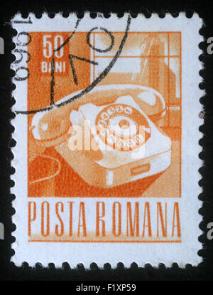 Briefmarke gedruckt in Rumänien zeigt alte Telefon, ca. 1968 Stockfoto