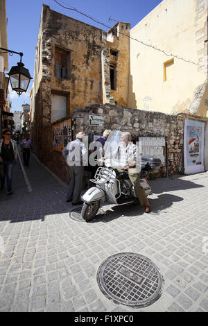 Treffpunkt in Rethymnon und Informationsdrehscheibe für die lokale Bevölkerung in dieser schönen venezianischen Altstadt. Stockfoto