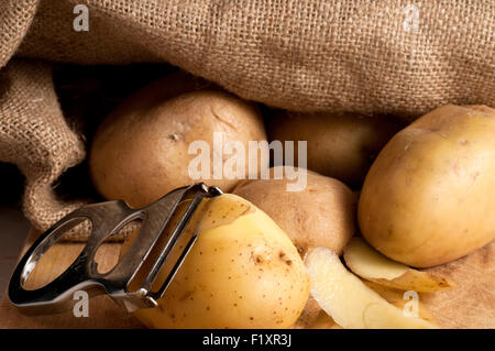 Kartoffeln außerhalb meschotschek jute Stockfoto