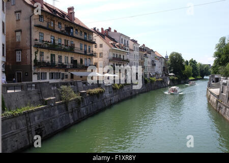 Stadtzentrum, Blick auf den Fluss. Ljubljana ist das Wirtschafts- und Kulturzentrum des Landes, Ljubljana, Slowenien Stockfoto