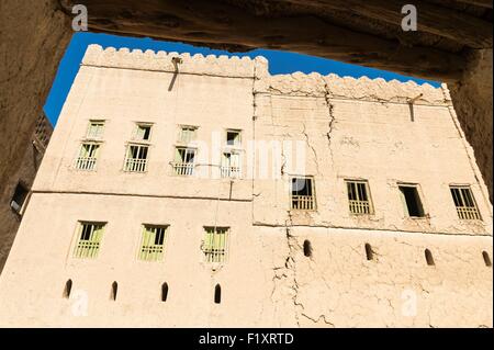 Sultanat von Oman, Gouvernorate Ad-Dakhiliyah, Al-Hajar-Gebirge Bereich Schlamm die alten Ziegel Dorf von Al Hamra am Fuße des Djebel Shams Stockfoto