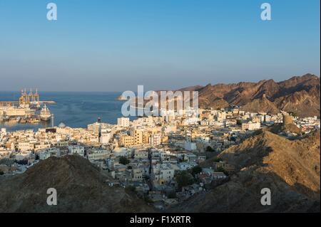 Sultanat von Oman, Gouvernorate Mascate, Muskat (oder Mascate), Mutrah (oder Matrah) Hafen am Fuße des Mount Hajar Stockfoto