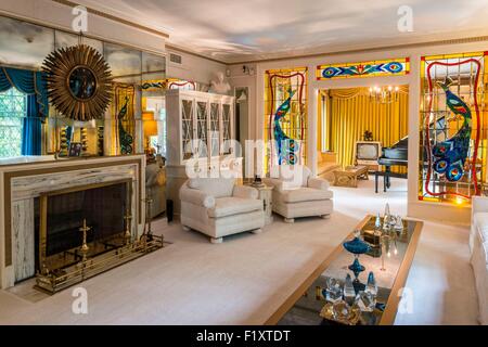 USA, Memphis, Tennessee, Graceland, Elvis Presleys House, eines der Wohnzimmer Stockfoto