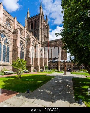 Eine Außenansicht des Hereford Kathedrale beherbergt die Mappa Mundi und eine der vier ursprünglichen Versionen der Magna Carta Stockfoto