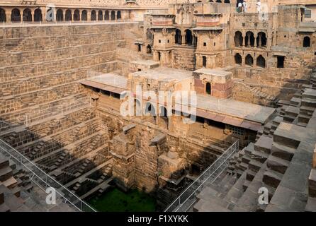 Indien, Rajasthan state, Abhaneri, Chand Baori ist die größte Stufenbrunnen in Indien Stockfoto