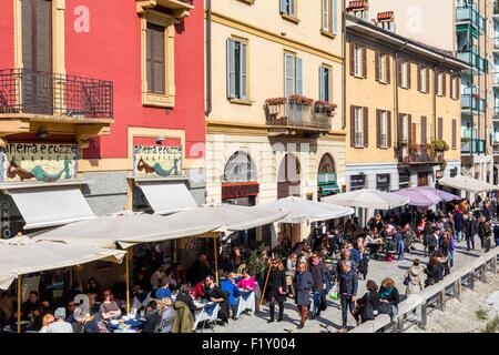 Italien, Lombardei, Mailand, Navigli, Treidelweg Naviglio Grande, Fuß entlang des Naviglio Grande-Kanals zwischen dem 12. und 14. Jahrhundert erbaut Stockfoto