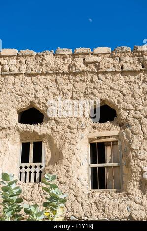 Sultanat von Oman, Gouvernorate Ad-Dakhiliyah, Al-Hajar-Gebirge Bereich Schlamm die alten Ziegel Dorf von Al Hamra am Fuße des Djebel Shams Stockfoto