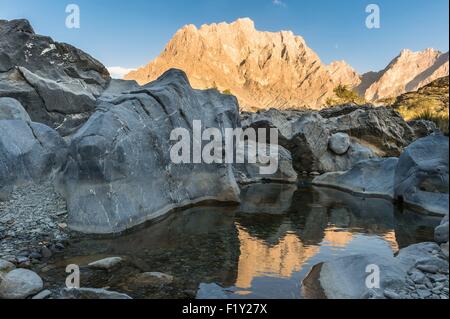 Sultanat von Oman, Gouvernorate Al-Batinah, Wadi Bani Awf in Al-Hajar-Gebirge-Bereich, Little Snake Canyon Stockfoto