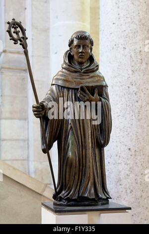 Frankreich, Loiret, Saint Benoit Sur Loire, Fleury Abtei, Statue des Hl. Benedikt Stockfoto