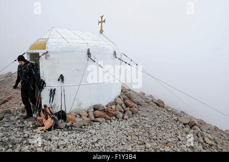 Georgien, großen Kaukasus, Mzcheta-Mtianeti, Kasbek, kleine metallische Kirche über Kasbek Basislager Stockfoto