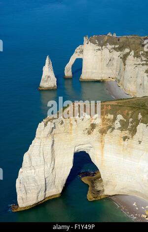 Frankreich, Seine Maritime, Etretat, die Klippen (Luftbild) Stockfoto