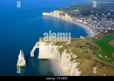 Frankreich, Seine Maritime, Etretat, die Klippen (Luftbild) Stockfoto