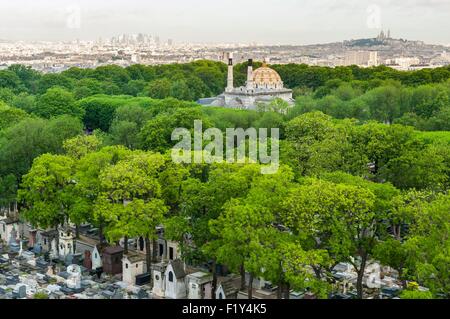 Frankreich, Paris, Pere Lachaise Friedhof Gräber rund um das Krematorium auf Ebene der Rondeaux Street (Luftbild) Stockfoto