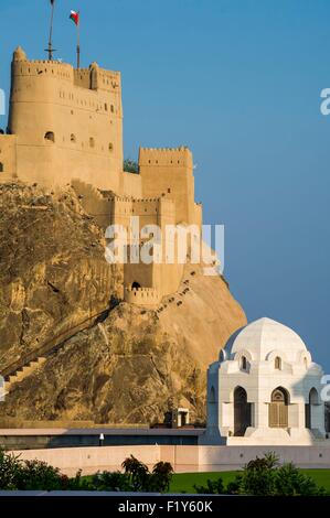 Oman, Muscat, Palast des Sultans und portugiesischen Festungen aus dem 17. Jahrhundert Stockfoto