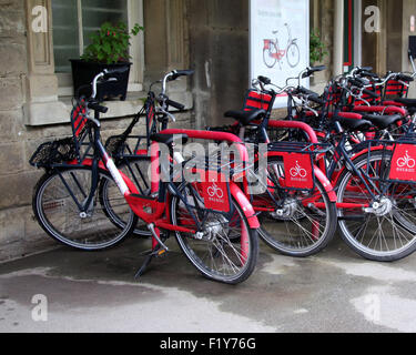 Fahrrad und Go-Zyklen zu mieten am Bahnhof Buxton im Peak District Stockfoto